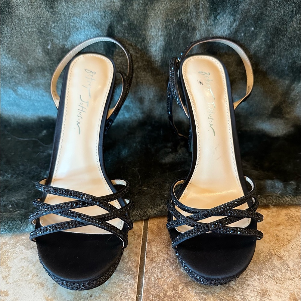 Betsy Johnson Adde size 7. 5 heels